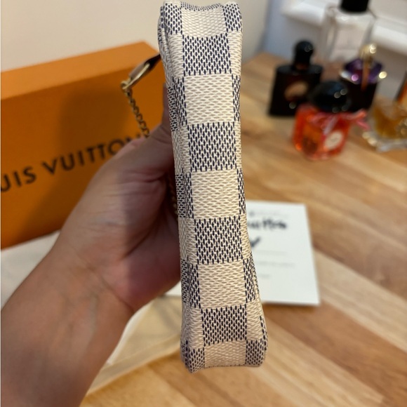 Louis Vuitton Mini Pochete Damier Azur - Picture 4 of 9